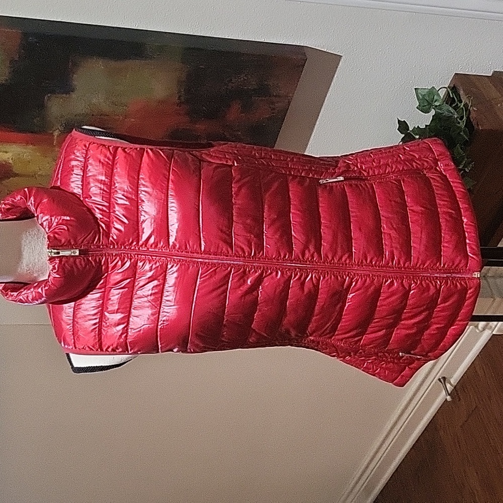 Tommy Hilfiger Packable Red Vest. Size Medium